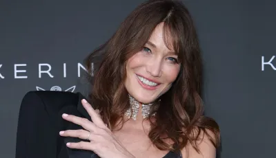 Carla-Bruni-Net-Worth-3