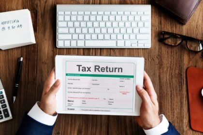Pakistan Salaried Workers Tax Burden Exceeds